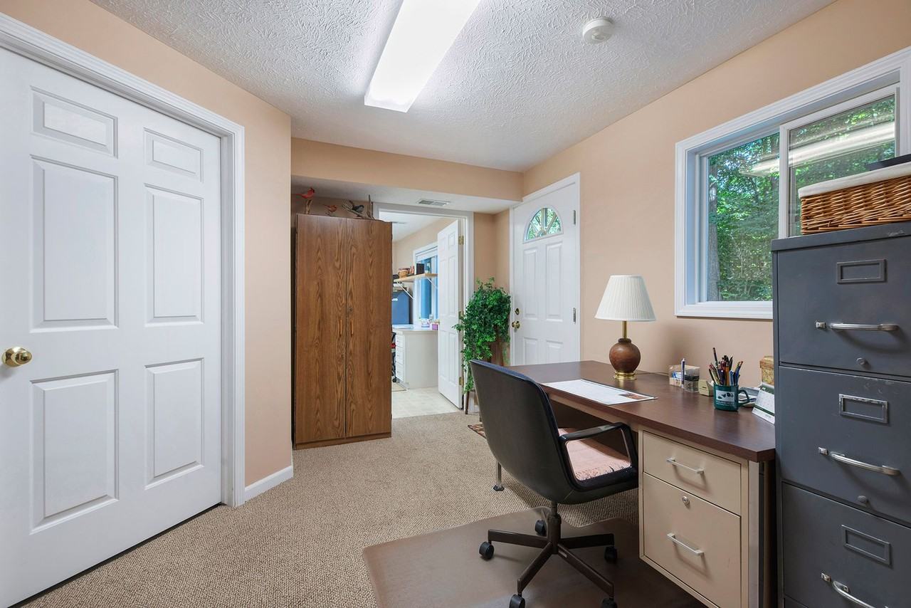 995 Windrow St Se - Photo 7 of 43