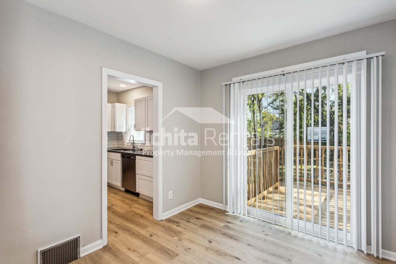 648 N Glendale St - Photo 4 of 13