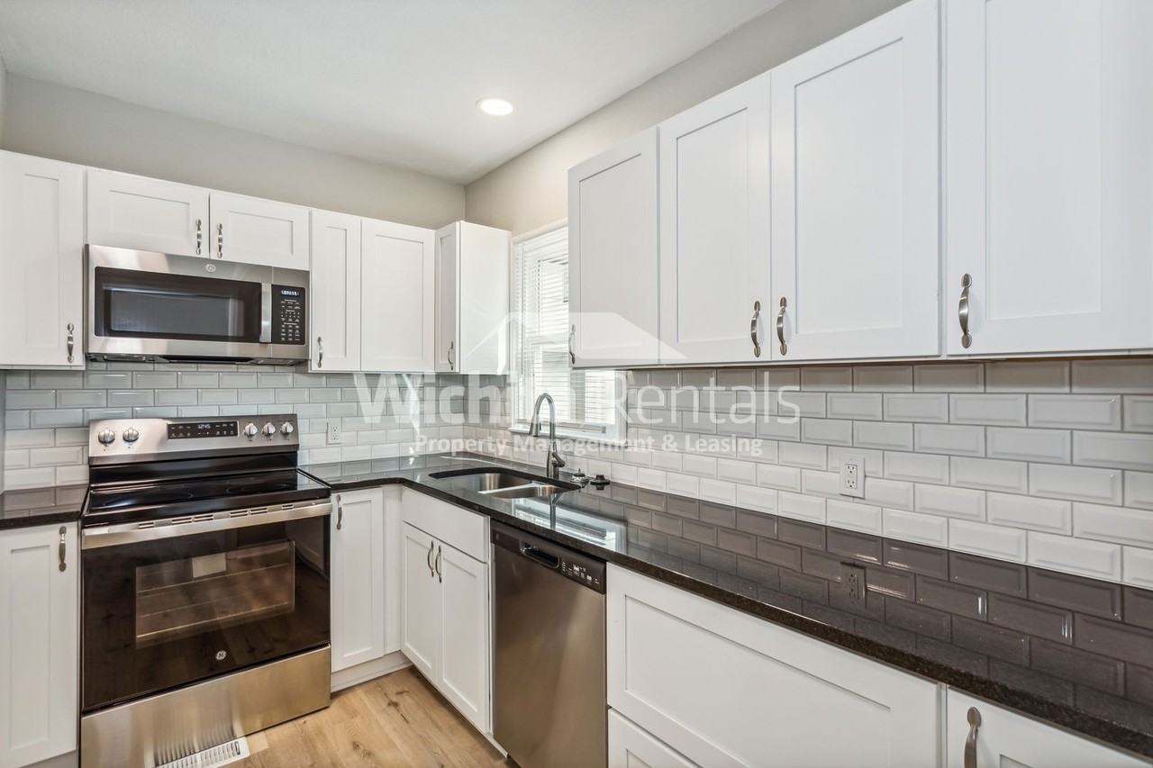 648 N Glendale St - Photo 5 of 13