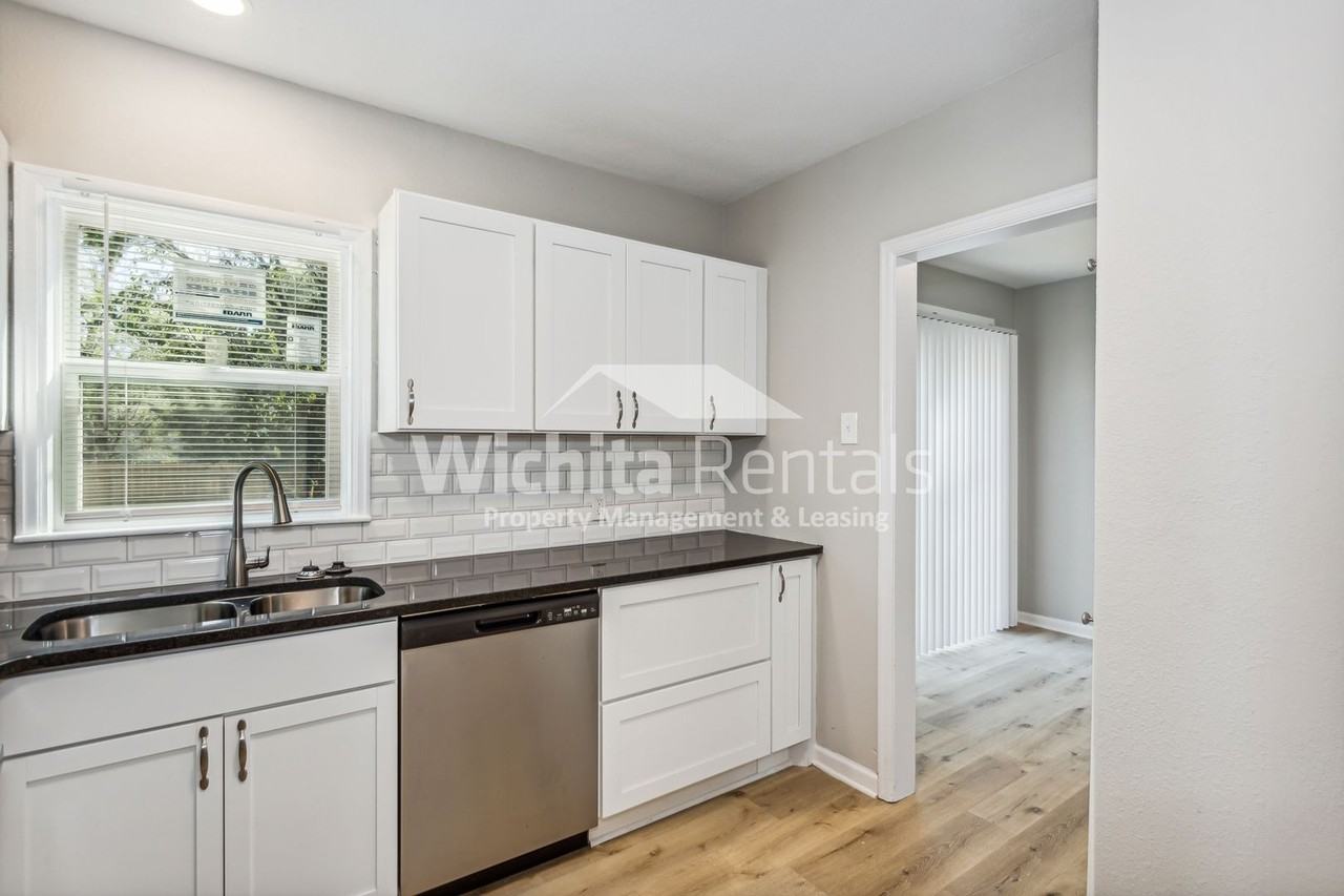 648 N Glendale St - Photo 6 of 13