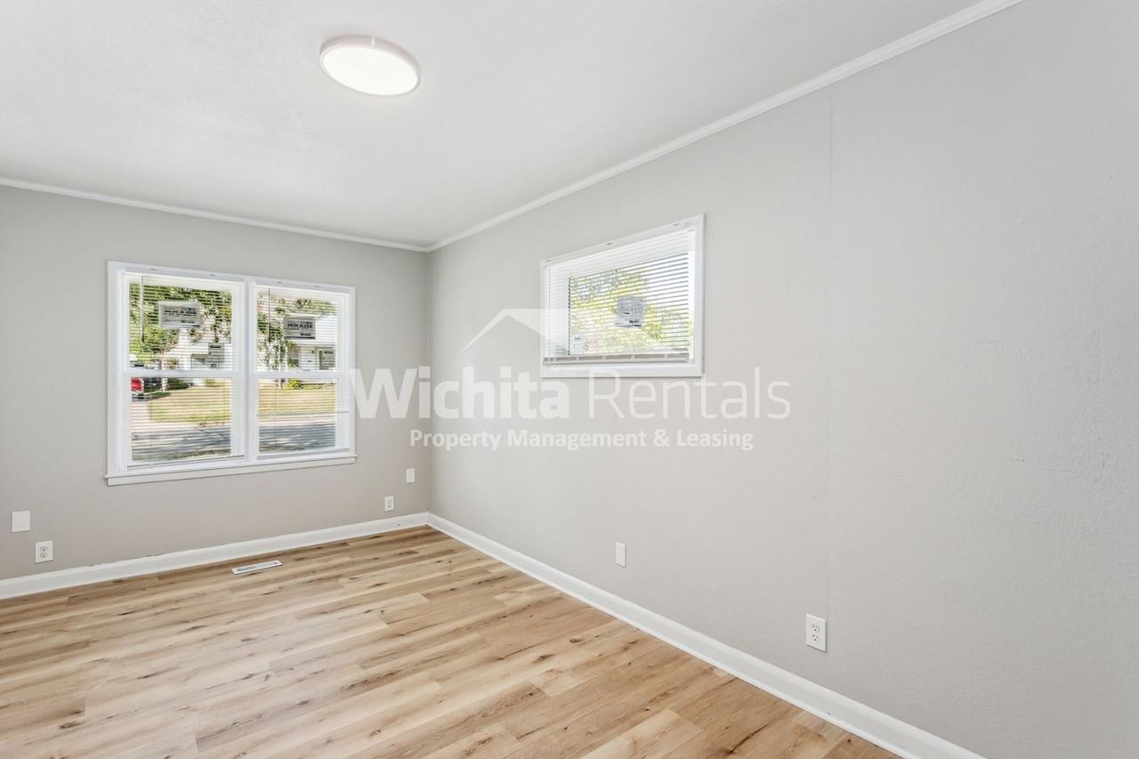 648 N Glendale St - Photo 7 of 13