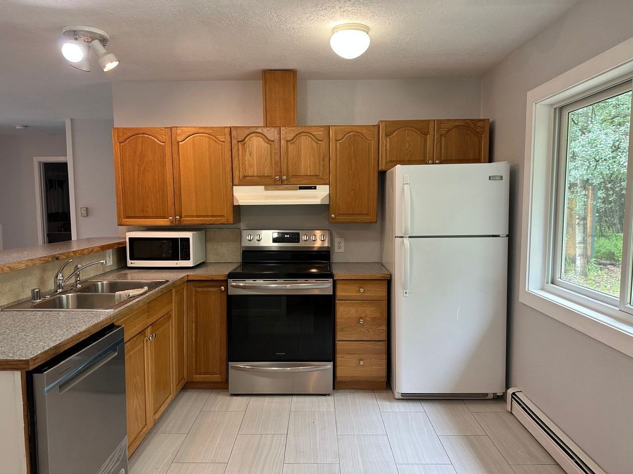 2100 Mavencamp Cir - Photo 4 of 13
