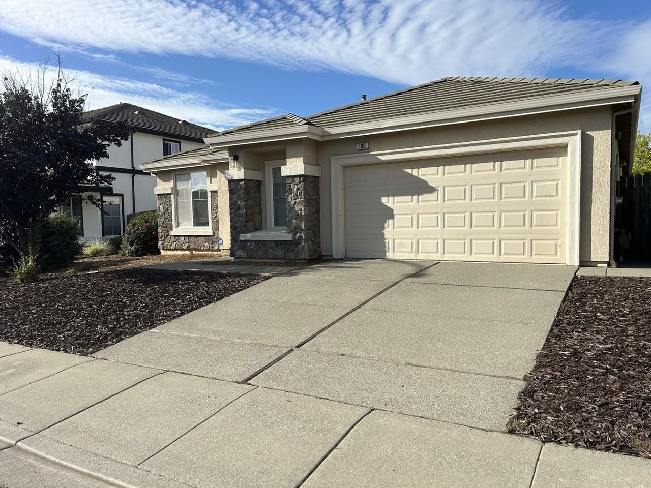 102 Entrada Cir - Photo 2 of 28