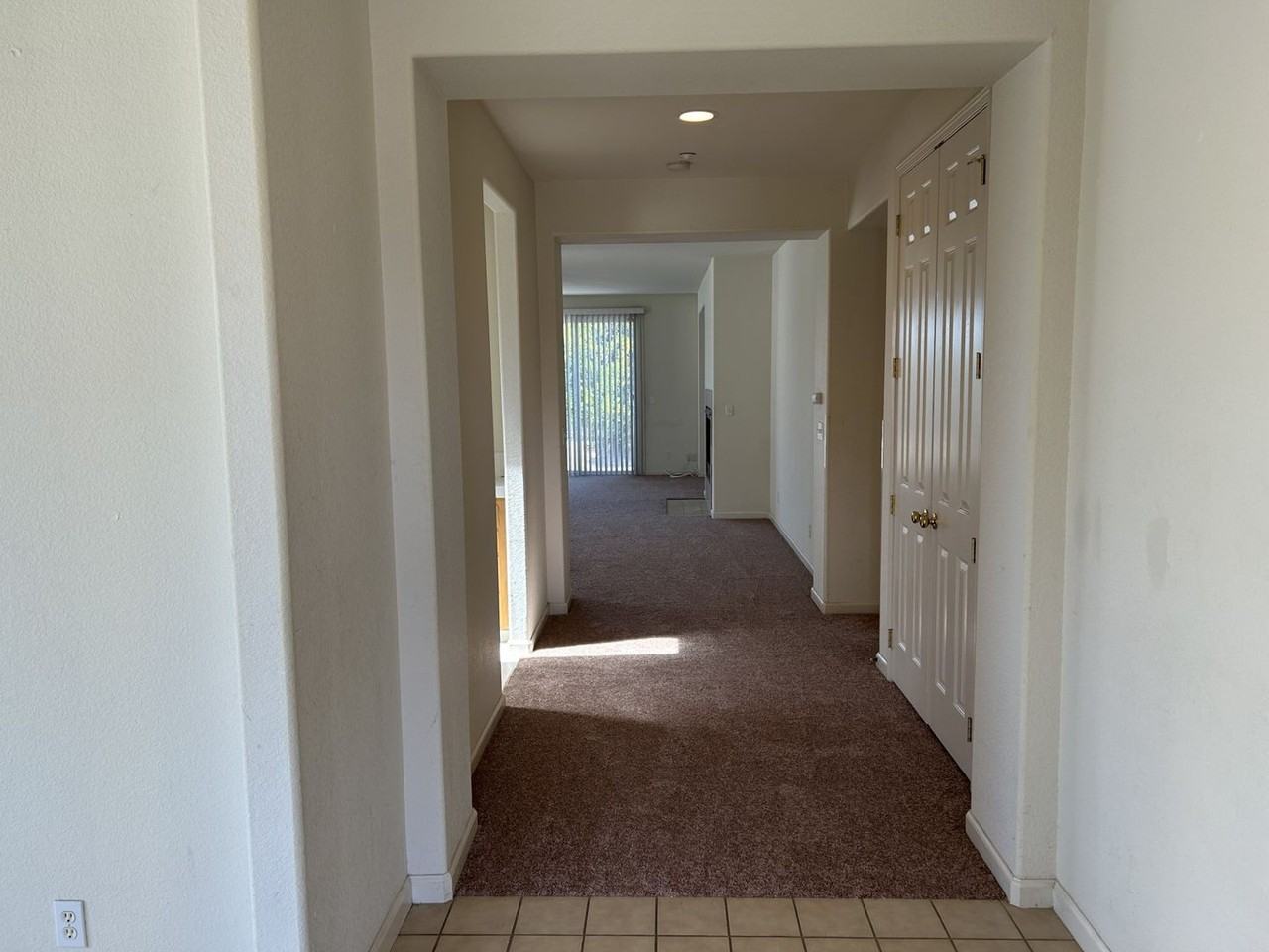 102 Entrada Cir - Photo 3 of 28