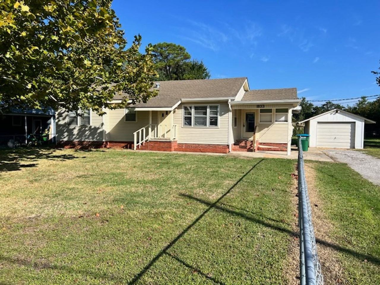 1833 Jackson Ave - Photo 2 of 18