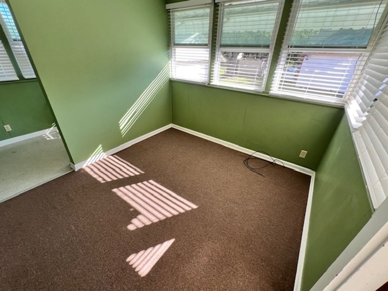 1833 Jackson Ave - Photo 3 of 18