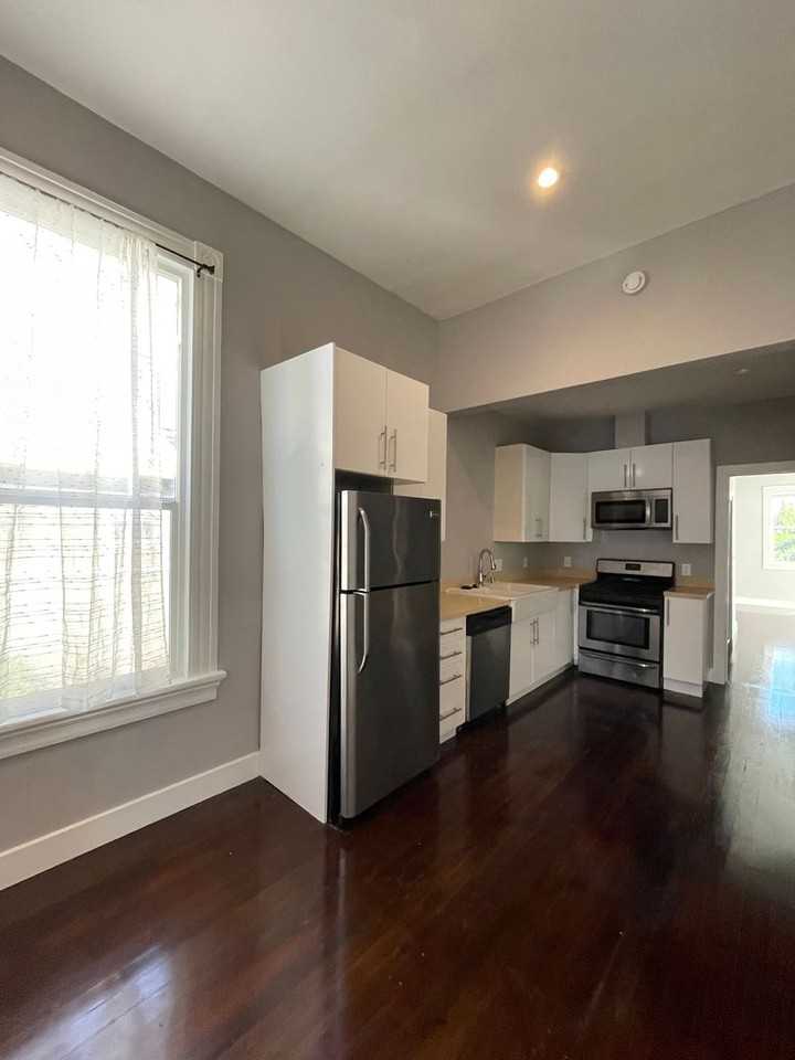 2926 West St - Photo 3 of 17