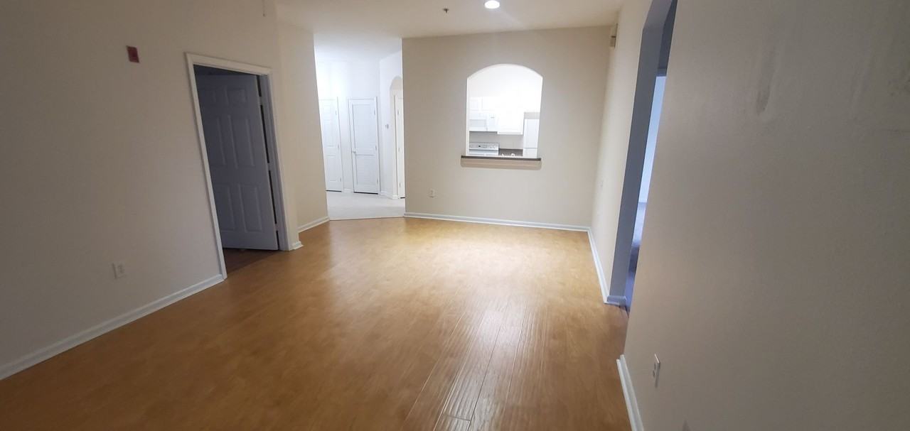 10550 Baymeadows Road - Photo 6 of 29