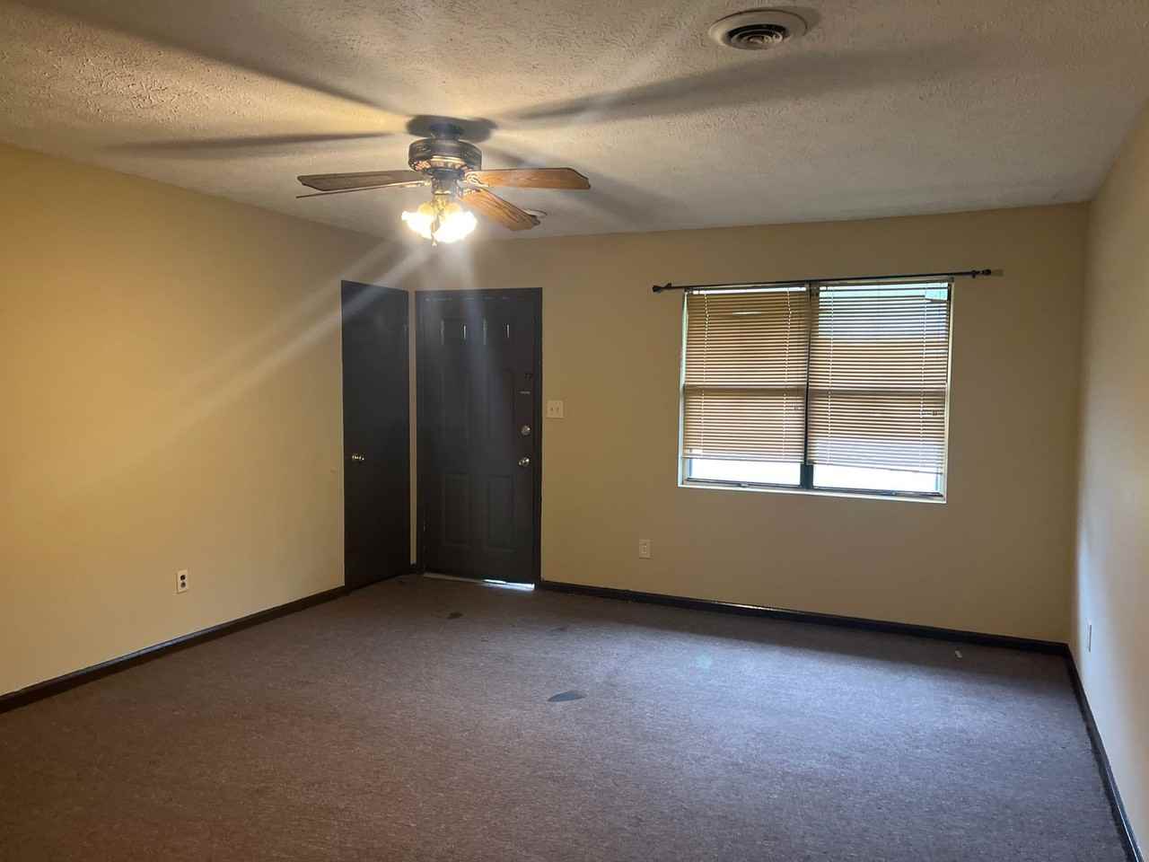 1053B Vineyard Rd - Photo 3 of 8