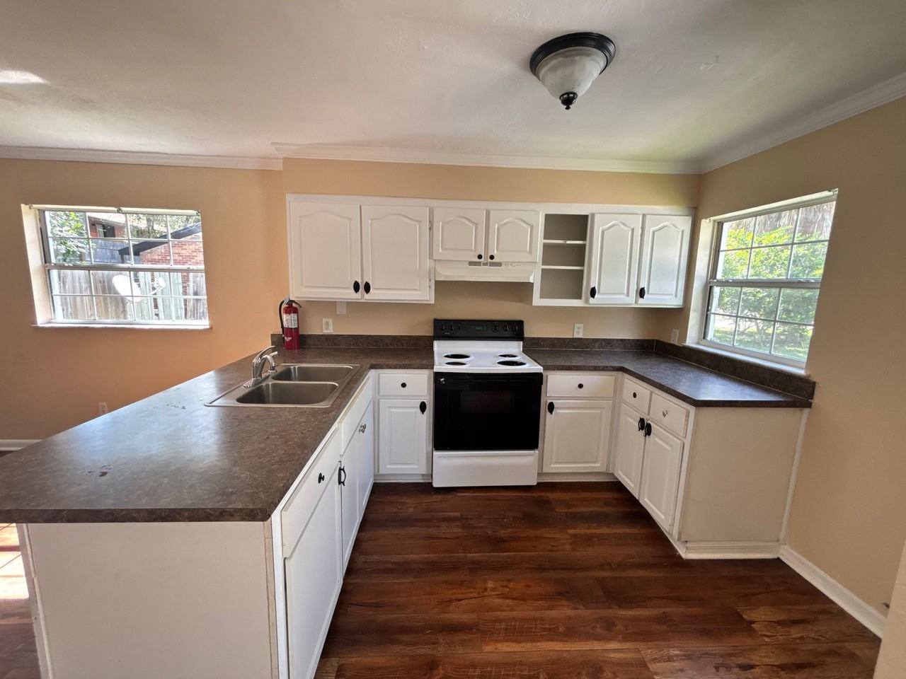 917 SW 60TH TER - Photo 2 of 5