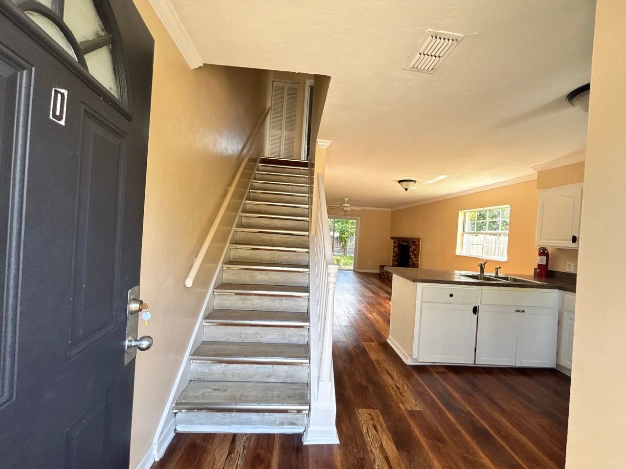 917 SW 60TH TER - Photo 3 of 5