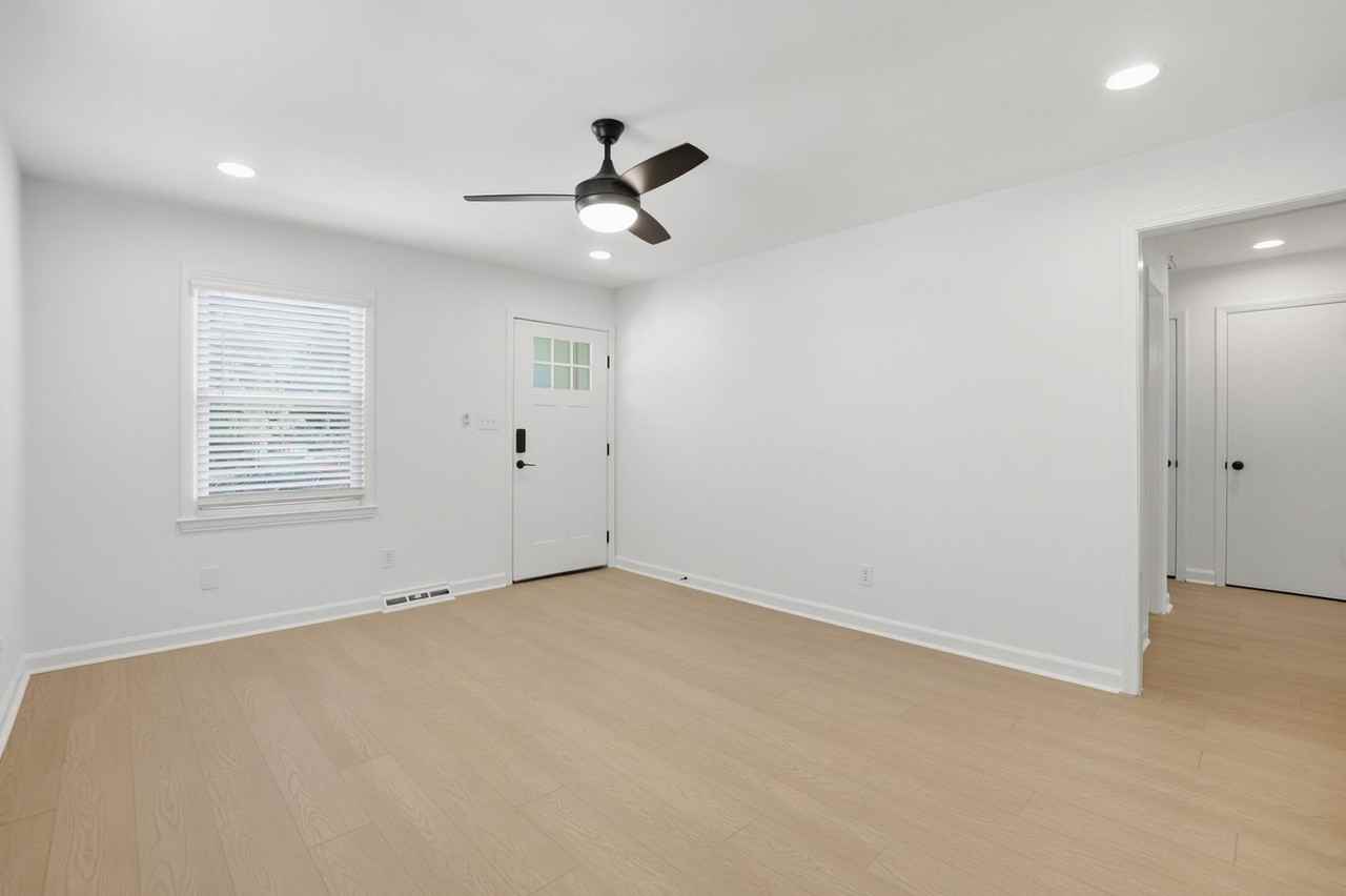 316 Hollis Rd - Photo 7 of 37