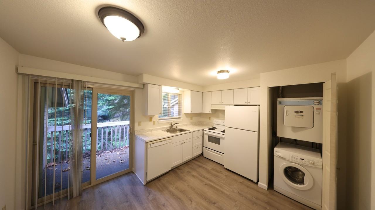 1201 Sw Harrier Cir #203 - Photo 3 of 6