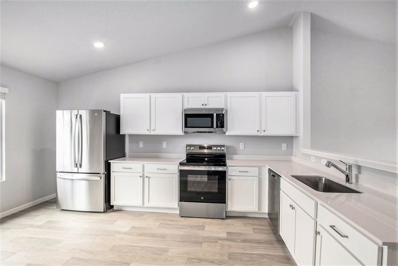 11123 Farmway Drive - Photo 2 of 19