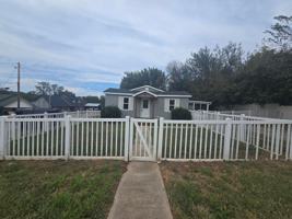 featured image of 920 W Farrall