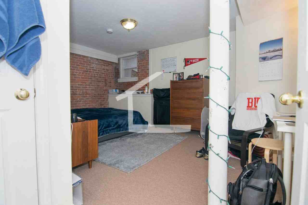 77 Gibbs St - Photo 3 of 10