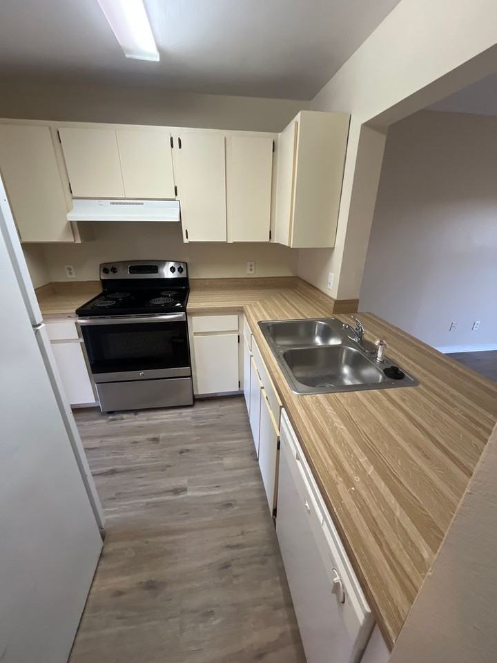 1430 Highland Ridge Cir - Photo 2 of 15