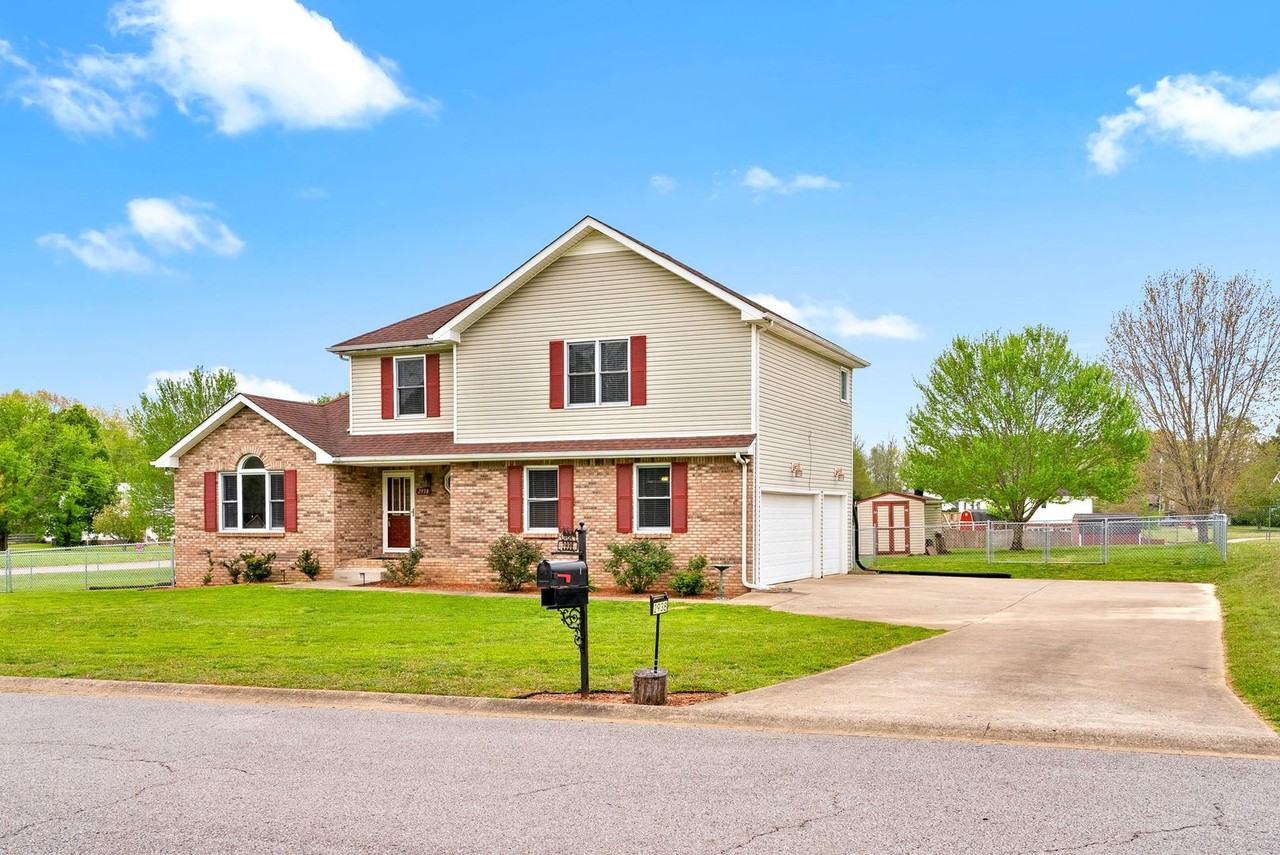 2938 Heatherfield Dr - Photo 2 of 23