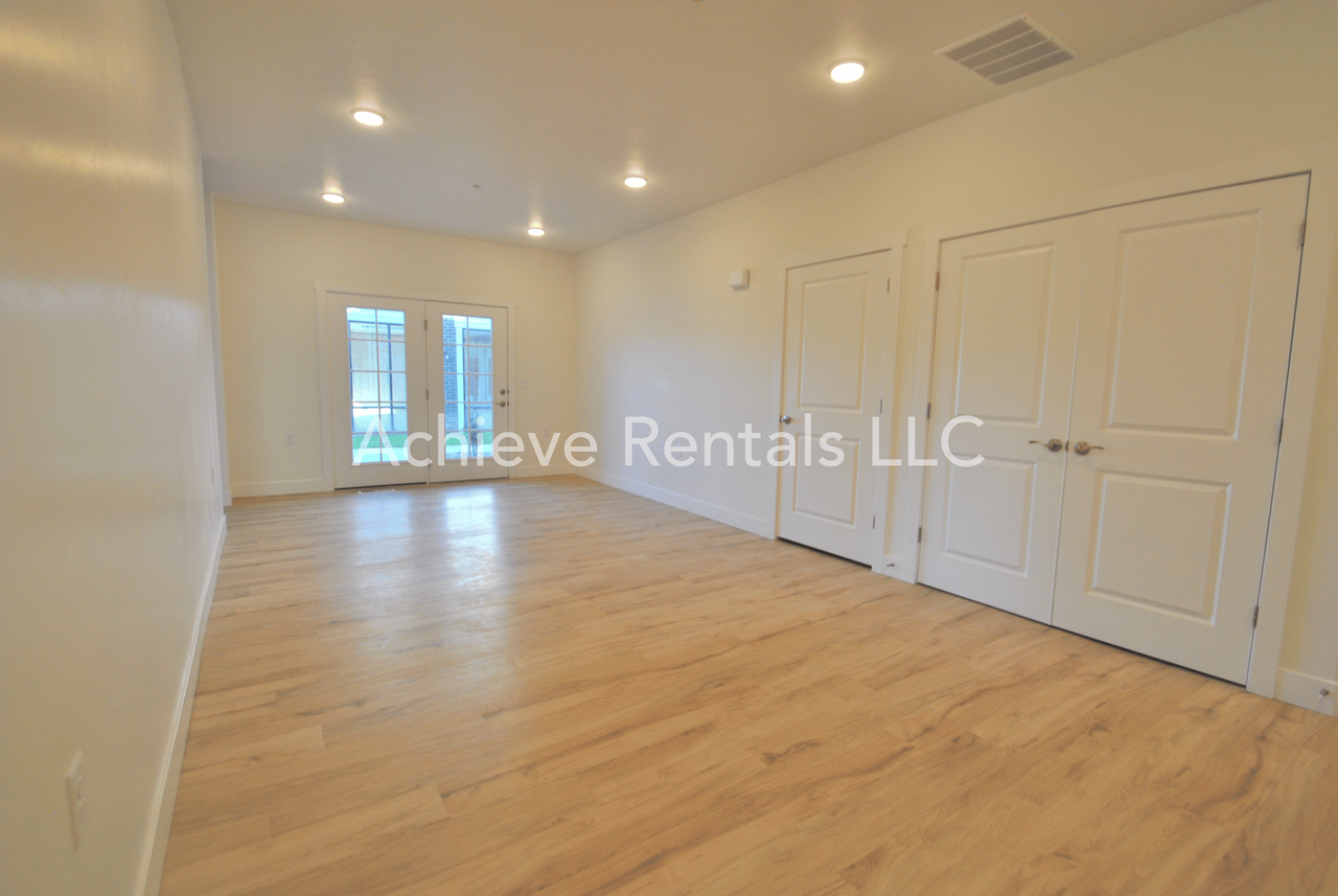 1593 North 110 West - Photo 5 of 16