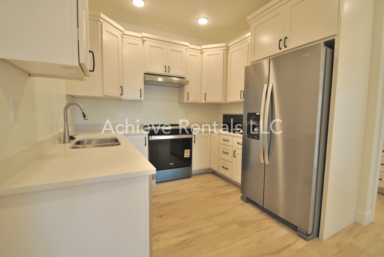 1593 North 110 West - Photo 7 of 16