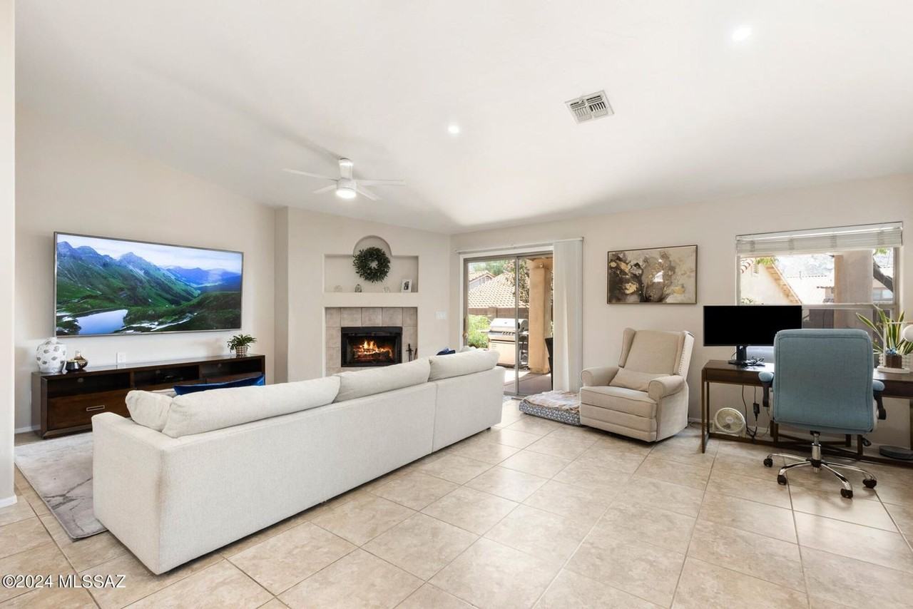 318 E Streams Edge Pl - Photo 3 of 22