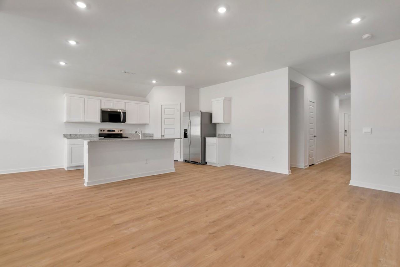 931 Rentley St - Photo 4 of 24