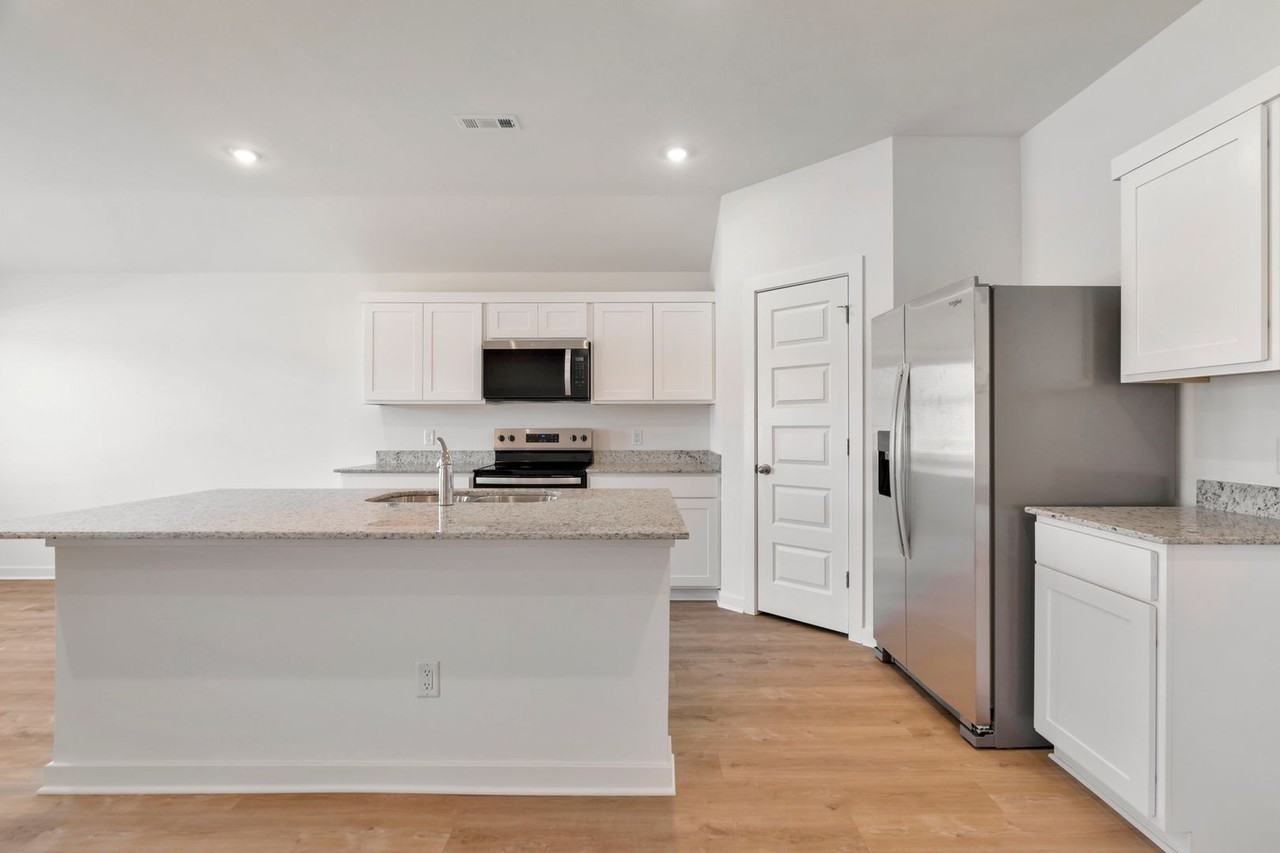 931 Rentley St - Photo 5 of 24