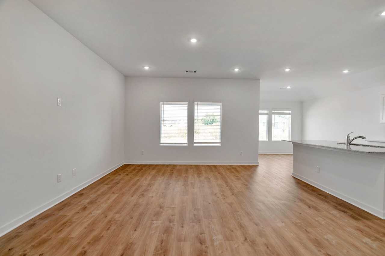 1000 1000 Hudson Street - Photo 3 of 26