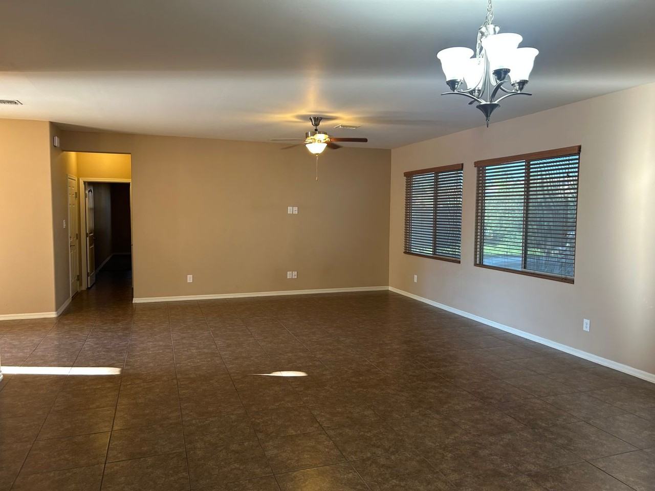 12182 S Laurel Ln - Photo 2 of 15