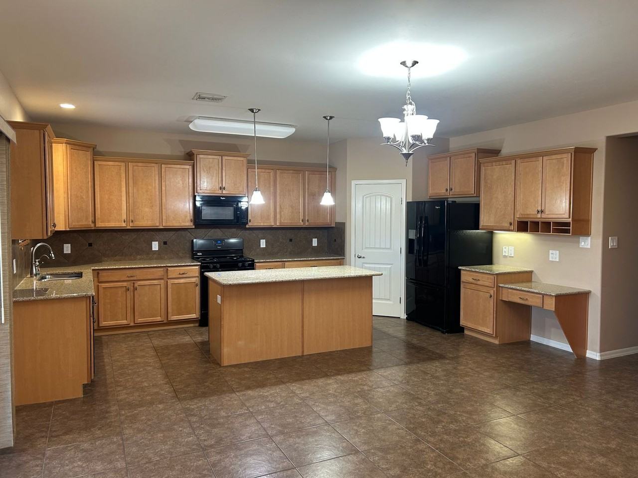 12182 S Laurel Ln - Photo 3 of 15