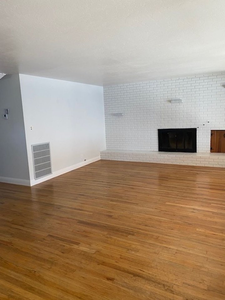 1703 Ridge Dr - Photo 5 of 16