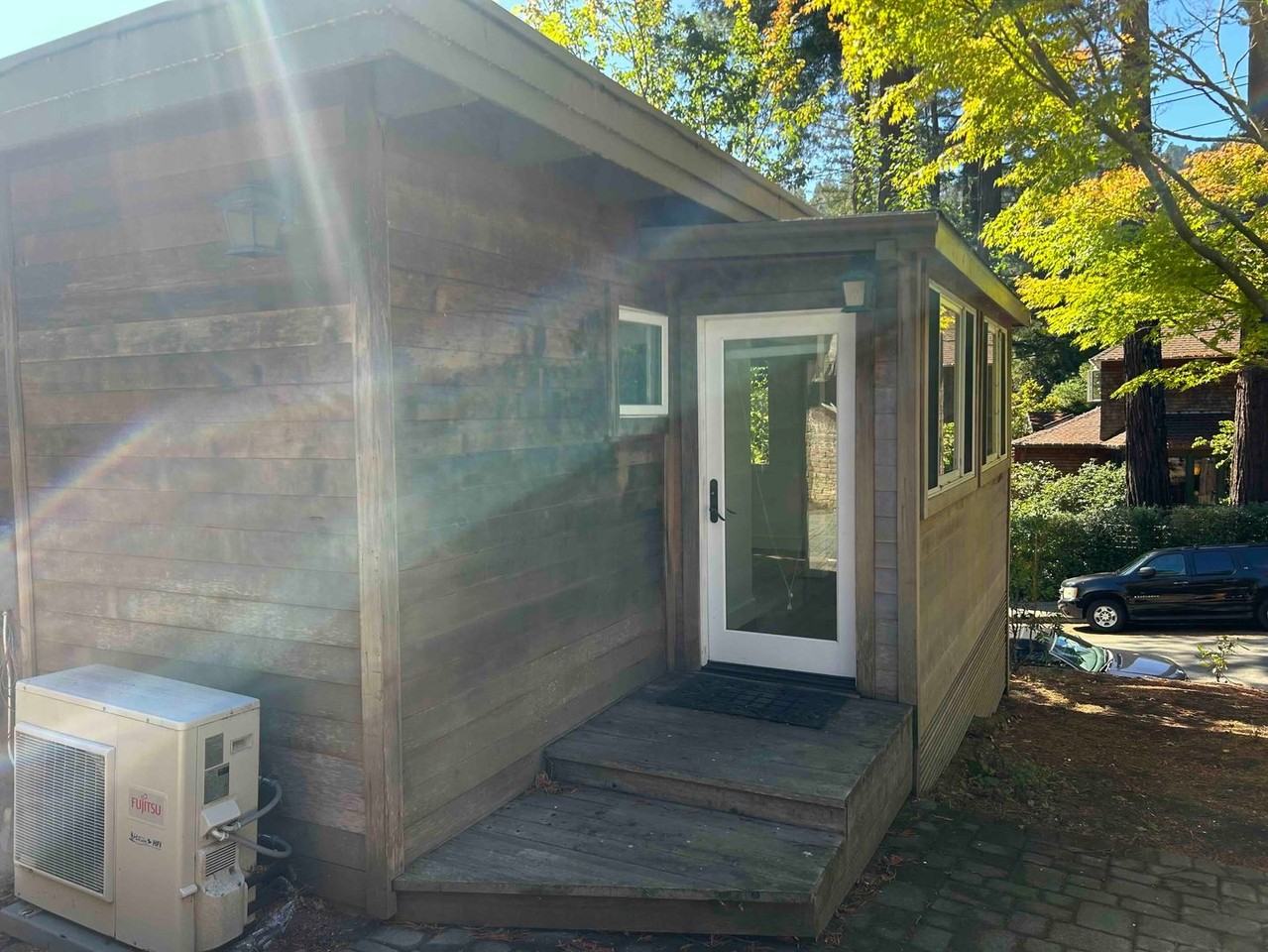 486 Throckmorton Ave - Photo 3 of 6