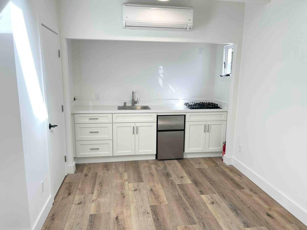 486 Throckmorton Ave - Photo 4 of 6