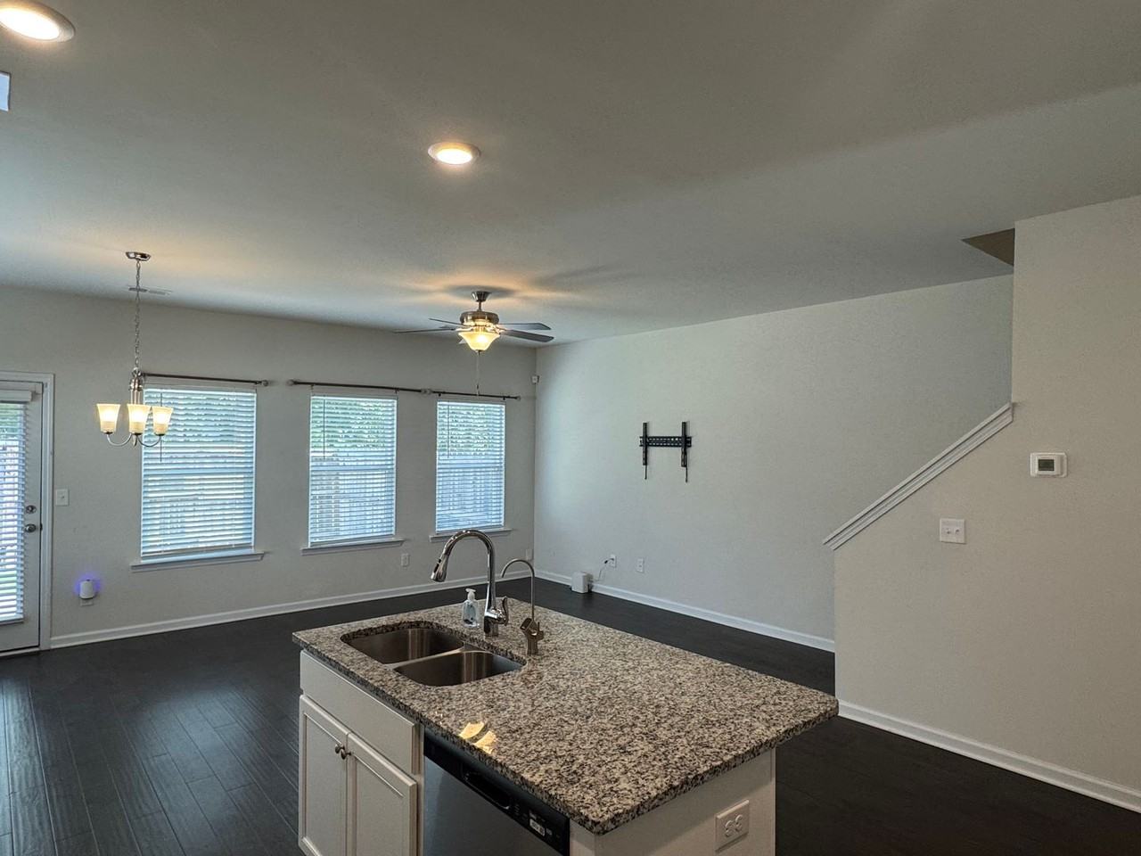 3376 Highbury Way - Photo 3 of 28