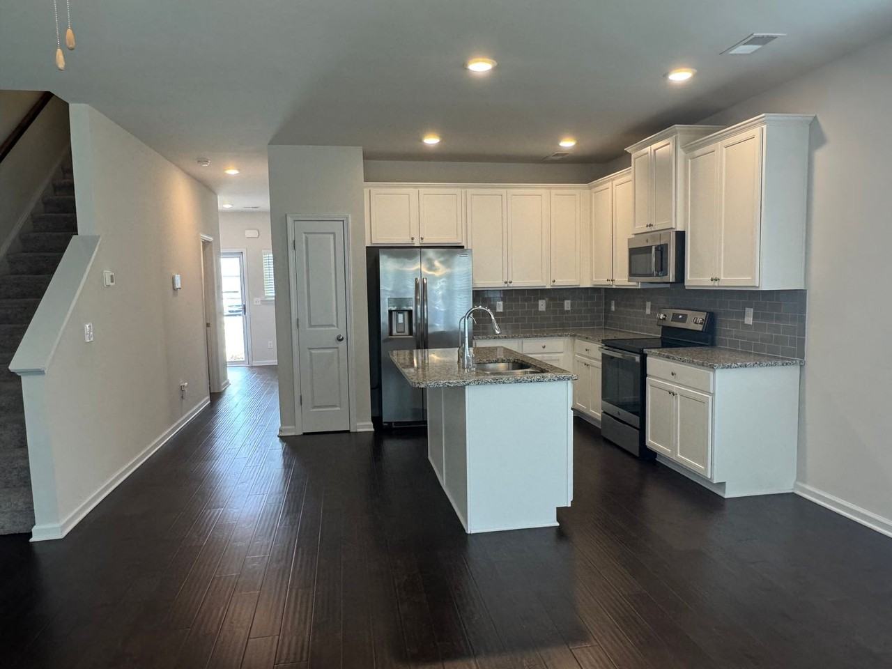 3376 Highbury Way - Photo 5 of 28