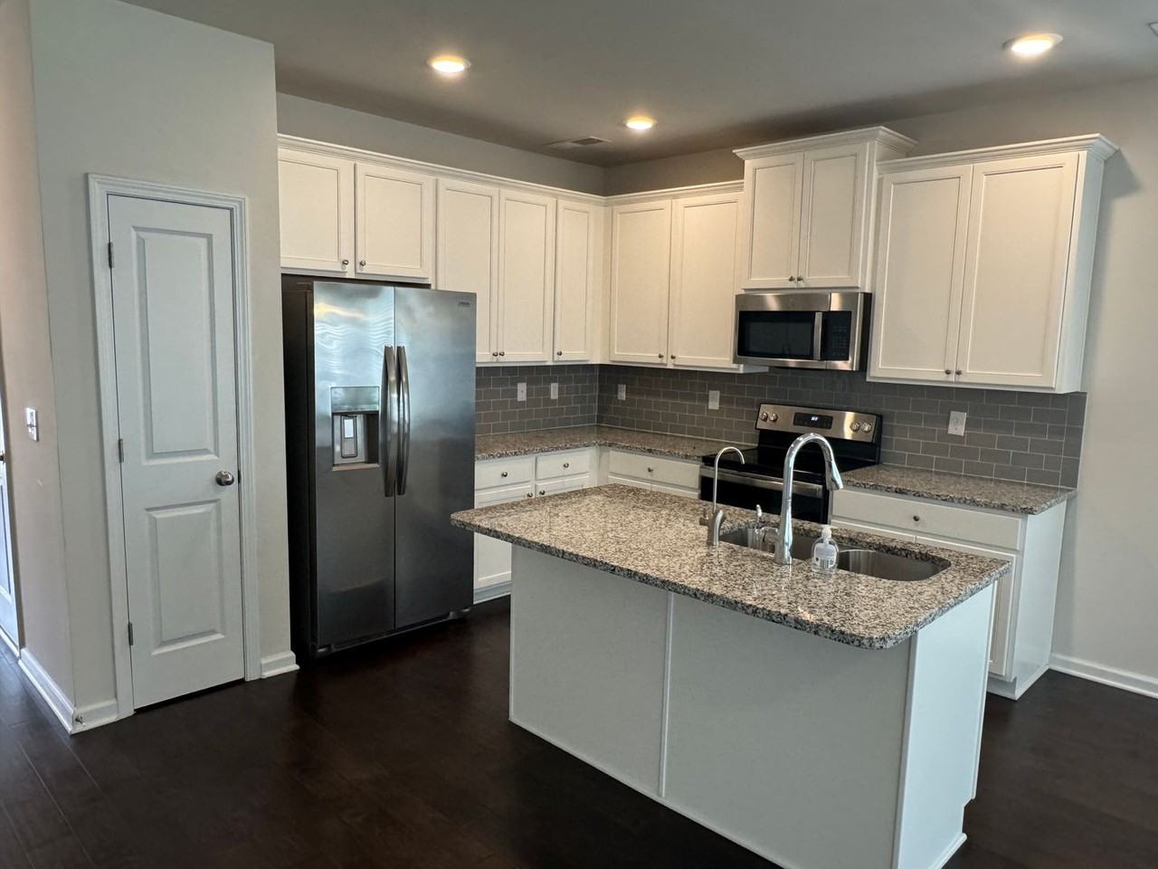 3376 Highbury Way - Photo 6 of 28