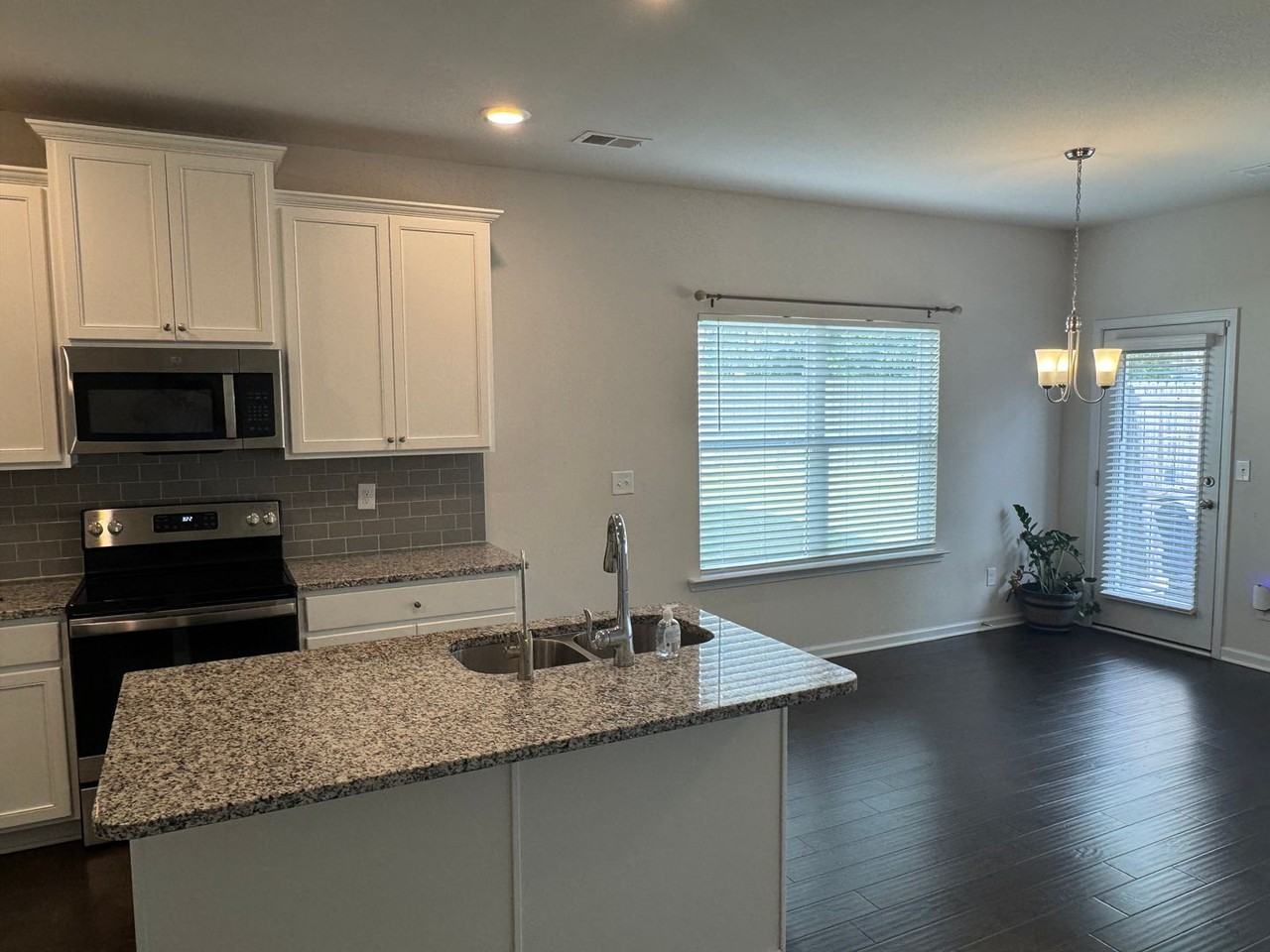 3376 Highbury Way - Photo 7 of 28