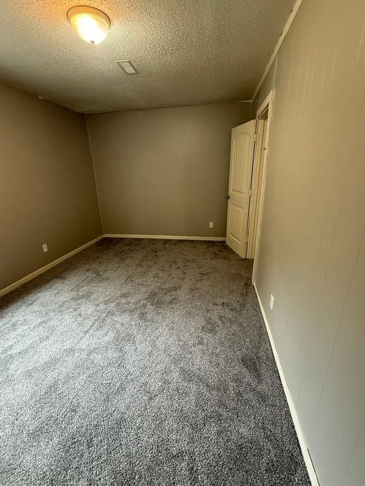 3181 S Davidson St - Photo 7 of 12