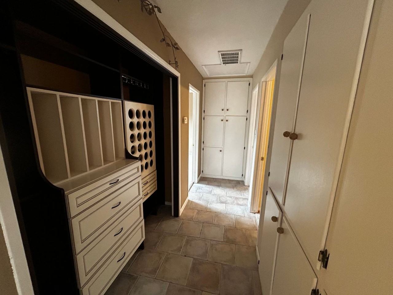 253 Leeward Ave - Photo 5 of 12