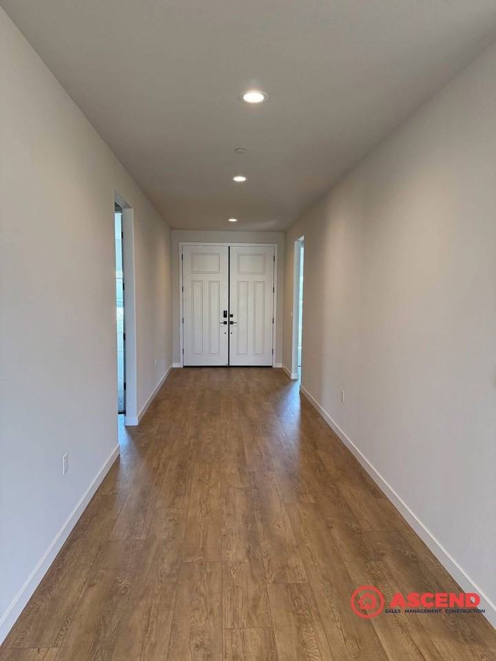 11212 Alcazar Ave - Photo 3 of 14