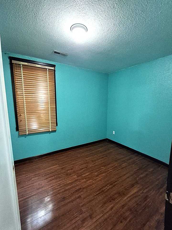 703 Jackson Street - Photo 5 of 8