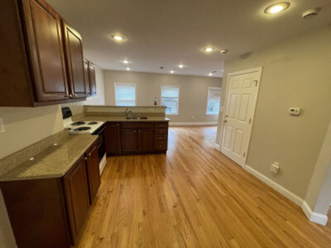 19 Pompeii St - Photo 3 of 9