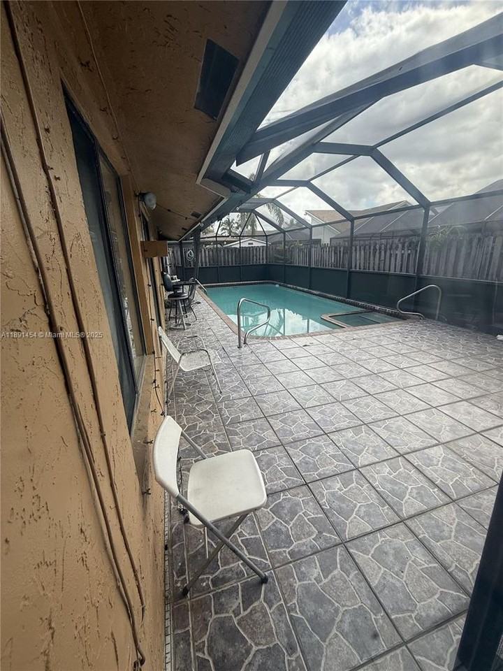 7358 Nw 49th St - Photo 2 of 10
