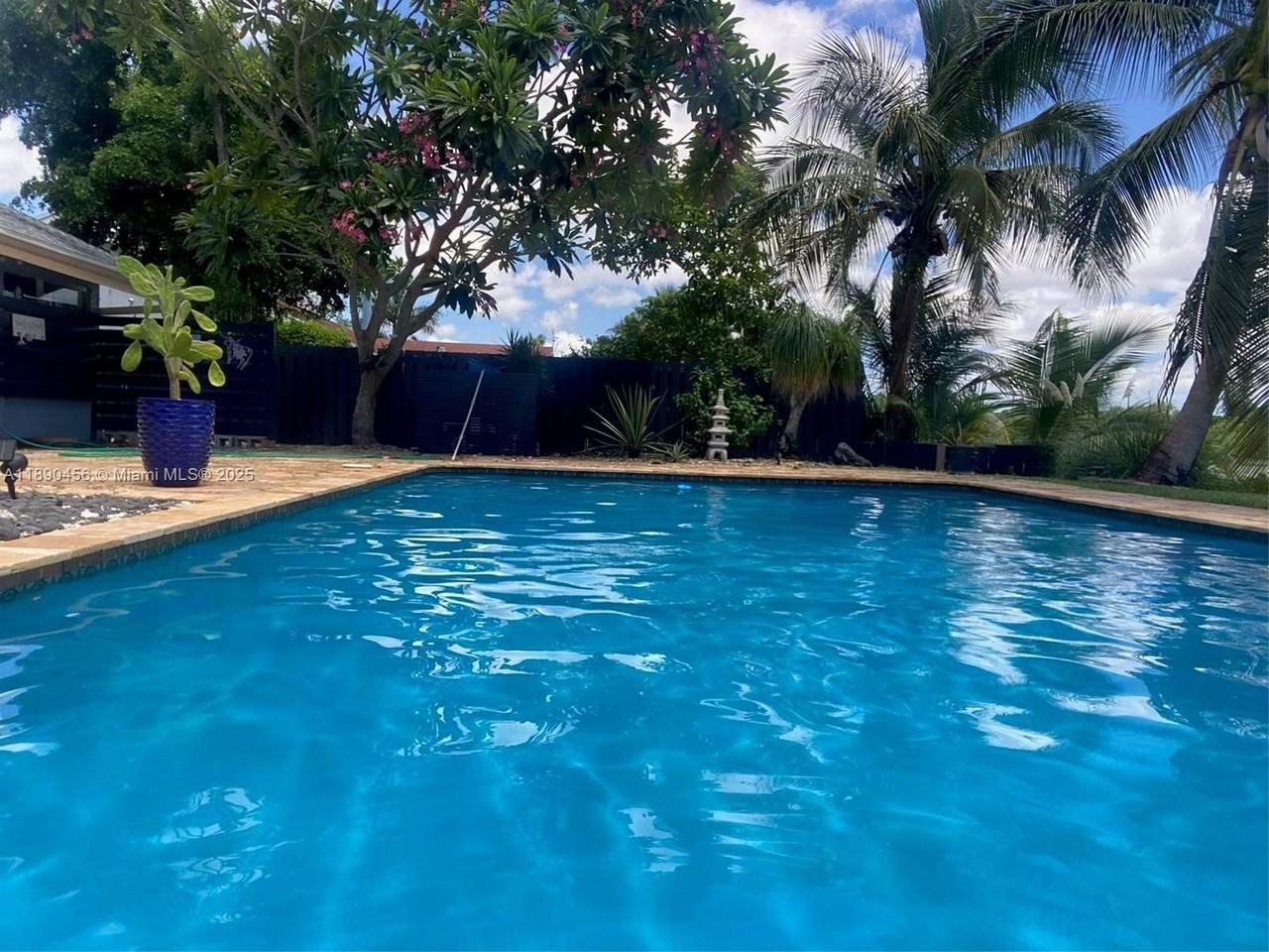 960 Bayberry Point Dr - Photo 2 of 30