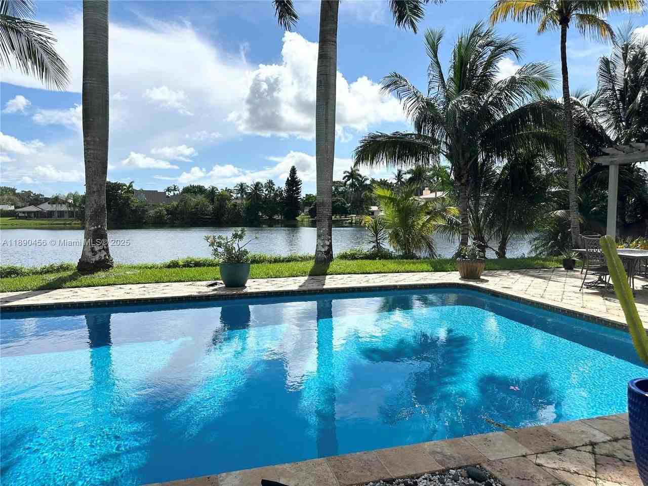 960 Bayberry Point Dr - Photo 3 of 30