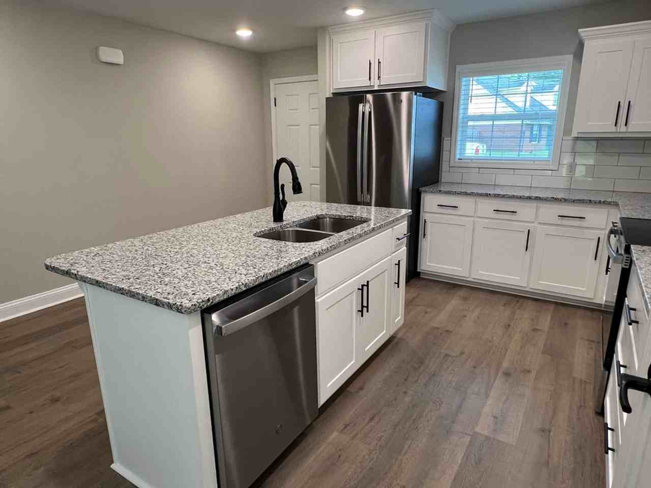 403 Madison Ave - Photo 3 of 19