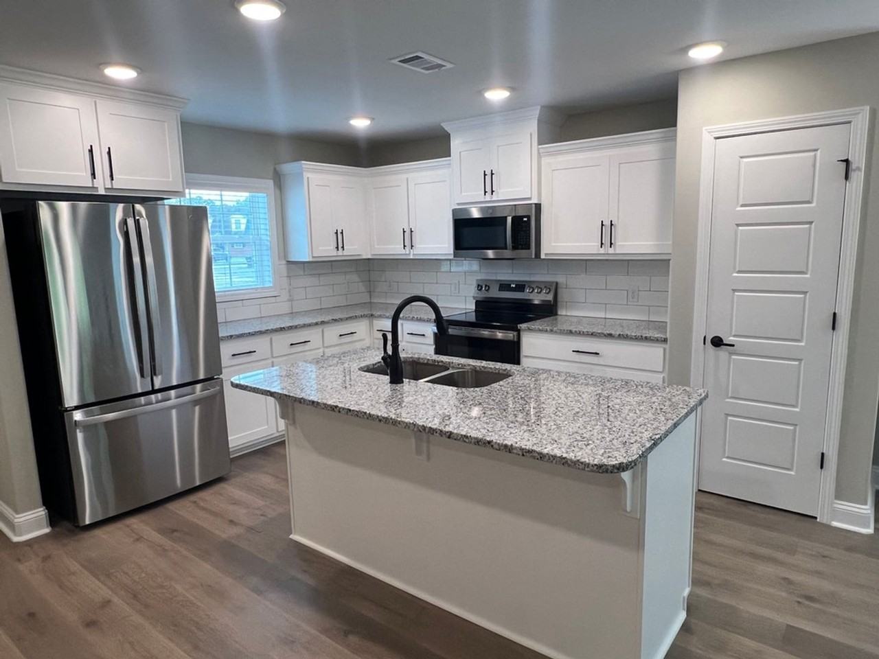 403 Madison Ave - Photo 7 of 19