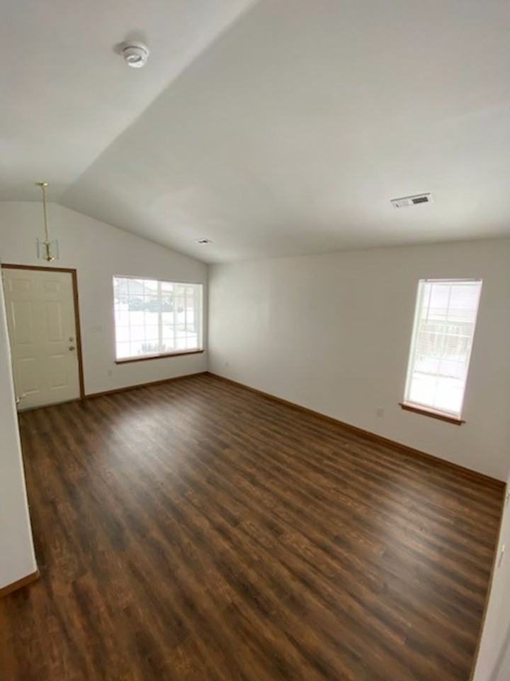1747 W Marigold Ct - Photo 2 of 6