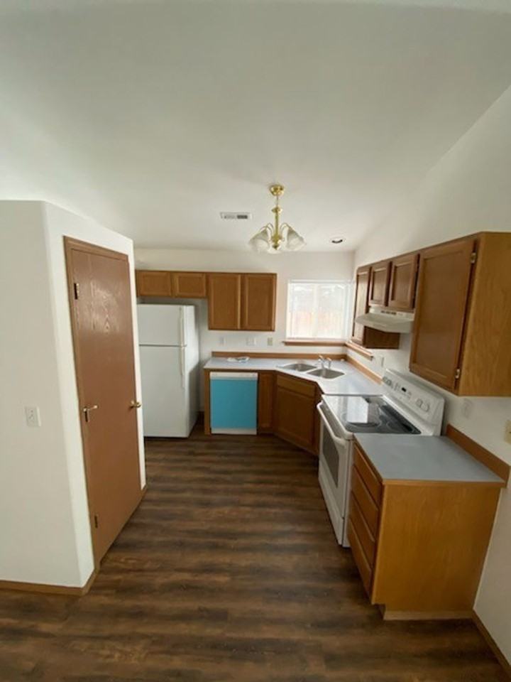 1747 W Marigold Ct - Photo 5 of 6