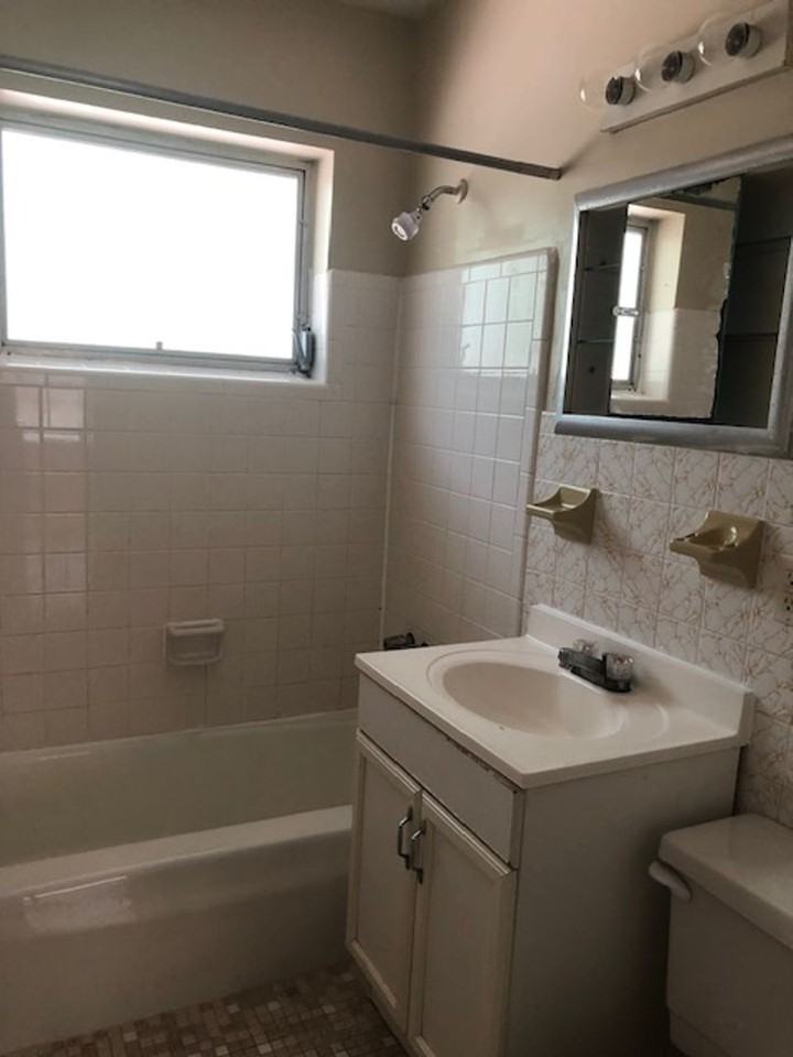 2331 Hadley St - Photo 4 of 14